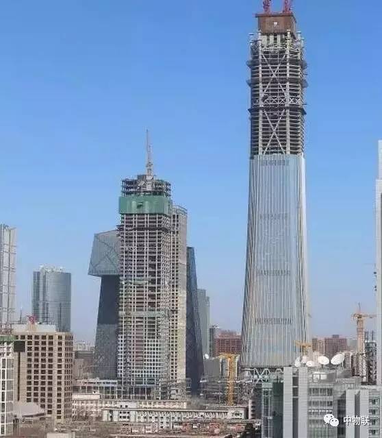 中国尊再攀高峰，璀璨新姿450米耀世瞩目